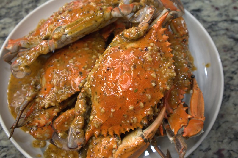 blue crab with garlic butter sauce on top